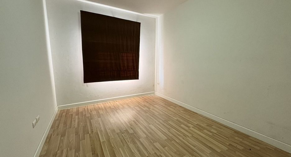 For sale 3 bedrooms townhouse in Bang Sao Thong, Samut Prakan