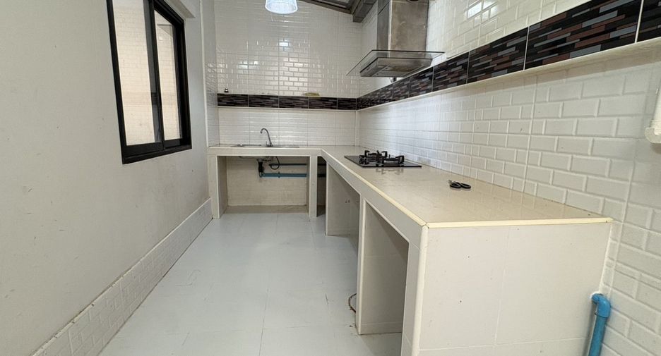 For sale 3 bedrooms townhouse in Bang Sao Thong, Samut Prakan