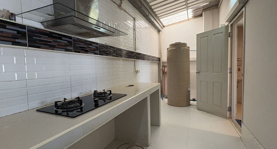 For sale 3 bedrooms townhouse in Bang Sao Thong, Samut Prakan