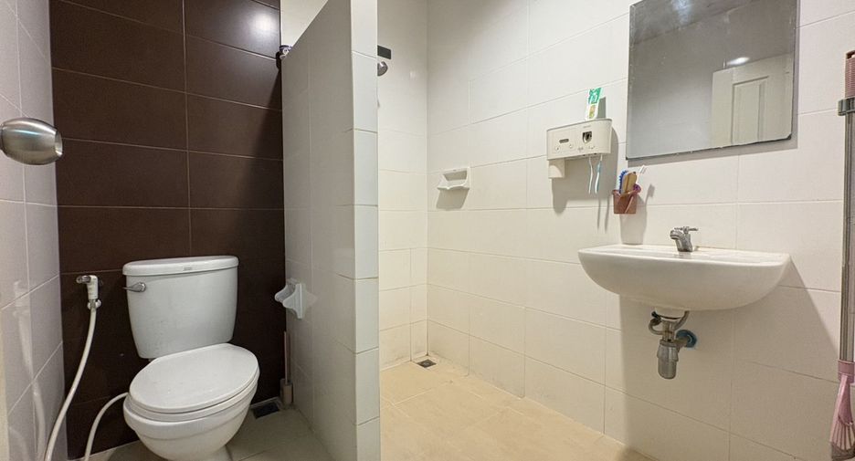 For sale 3 bedrooms townhouse in Bang Sao Thong, Samut Prakan