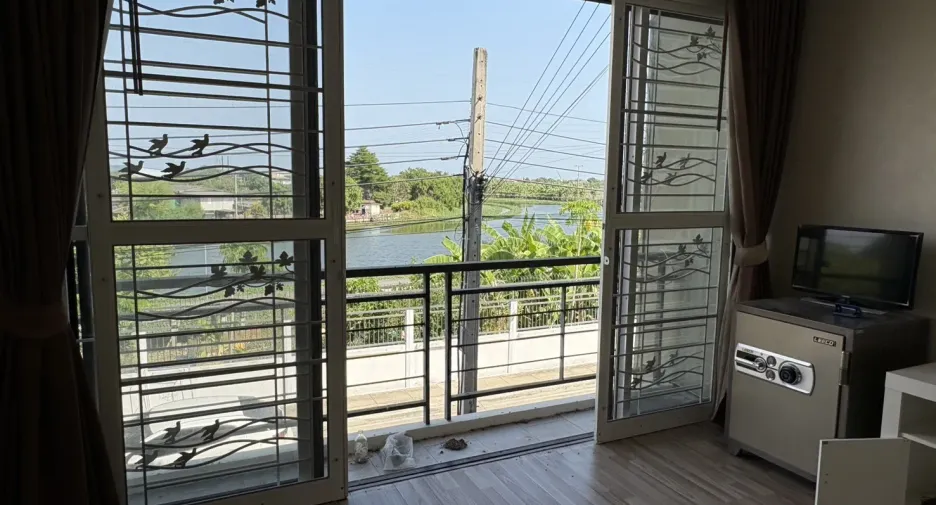 For sale 3 bedrooms townhouse in Bang Sao Thong, Samut Prakan