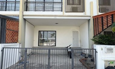 Продажа 3 спальни таунхаус в Bang Sao Thong, Самутпракан