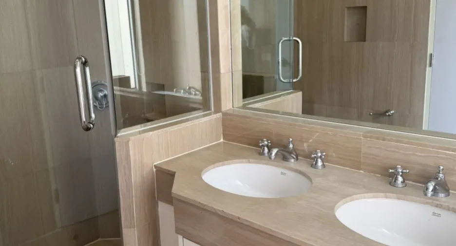 For rent 2 ベッドルーム condo in Pathum Wan, Bangkok