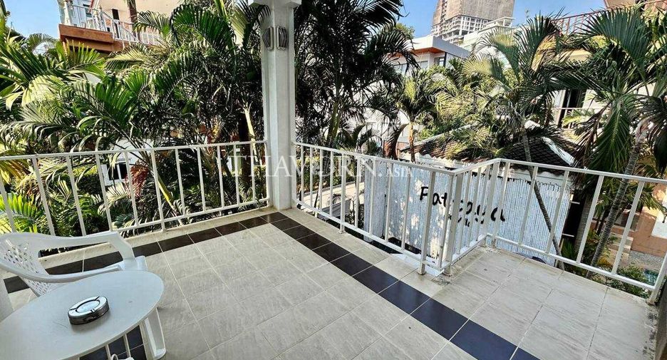 For sale 3 bedrooms house in Pratumnak, Pattaya