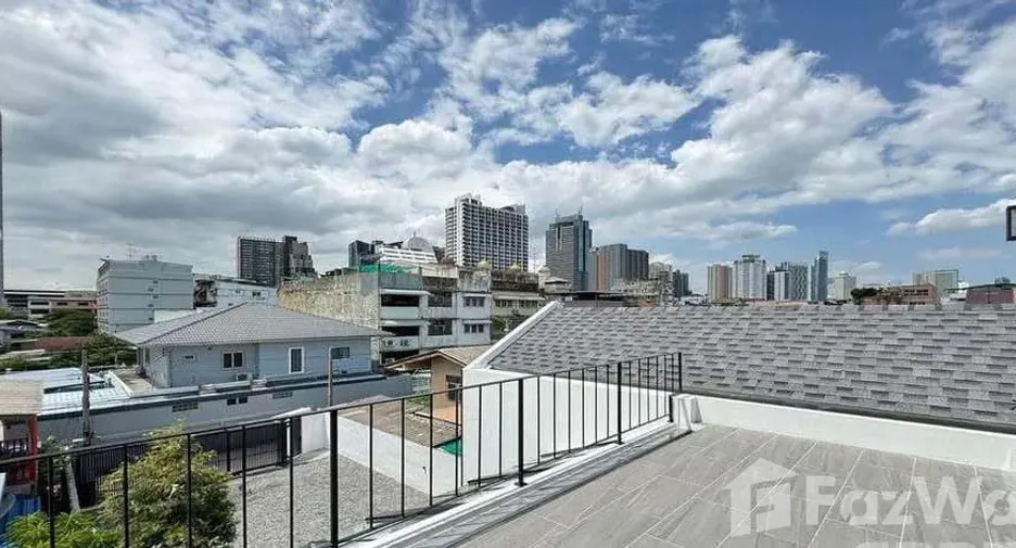 For sale 7 bedrooms villa in Khlong San, Bangkok