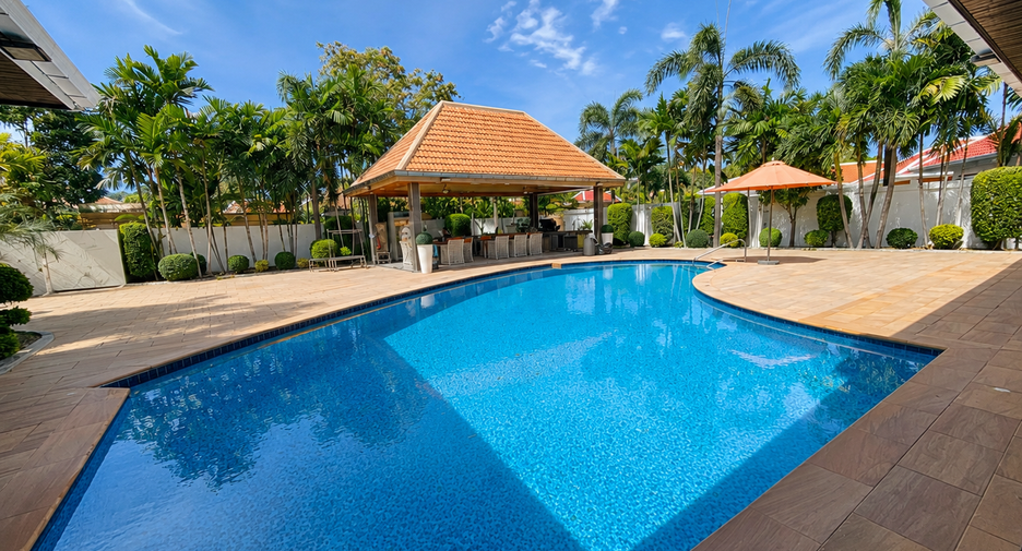 For sale 8 bedrooms house in Jomtien, Pattaya