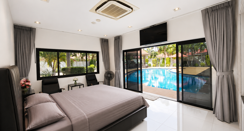 For sale 8 bedrooms house in Jomtien, Pattaya