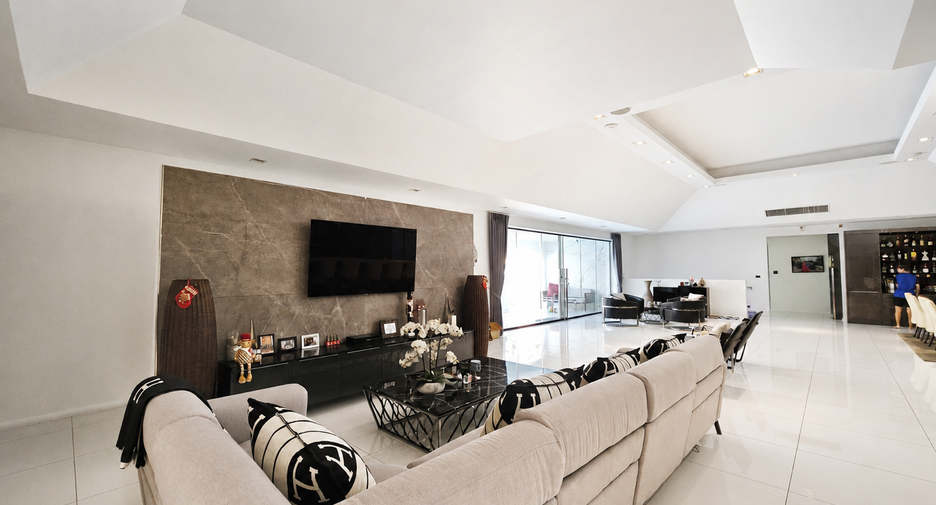 For sale 8 bedrooms house in Jomtien, Pattaya
