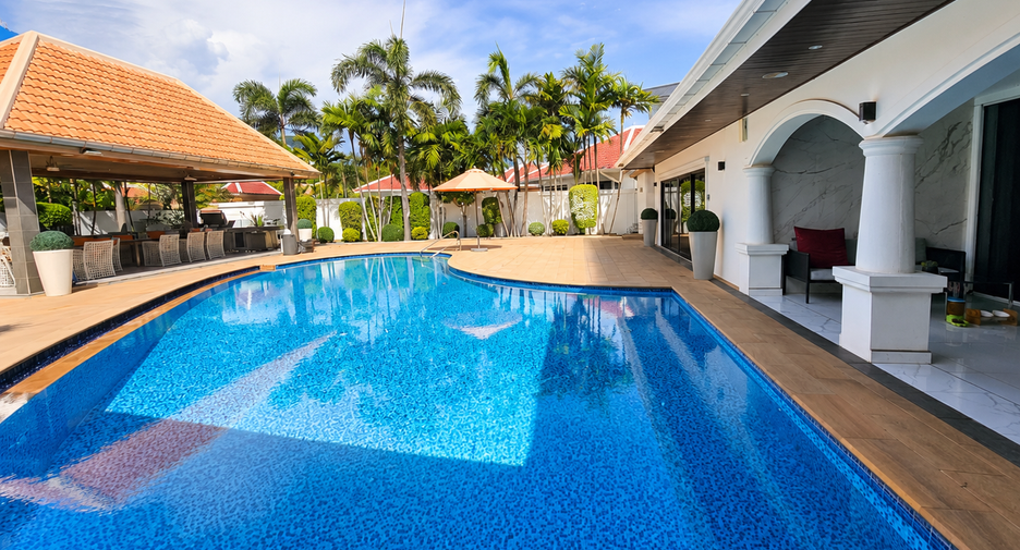 For sale 8 bedrooms house in Jomtien, Pattaya