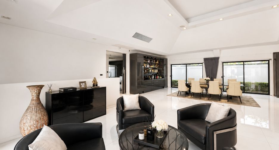 For sale 8 bedrooms house in Jomtien, Pattaya