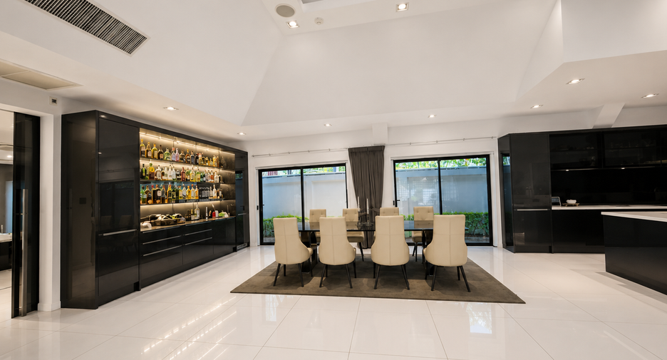 For sale 8 bedrooms house in Jomtien, Pattaya