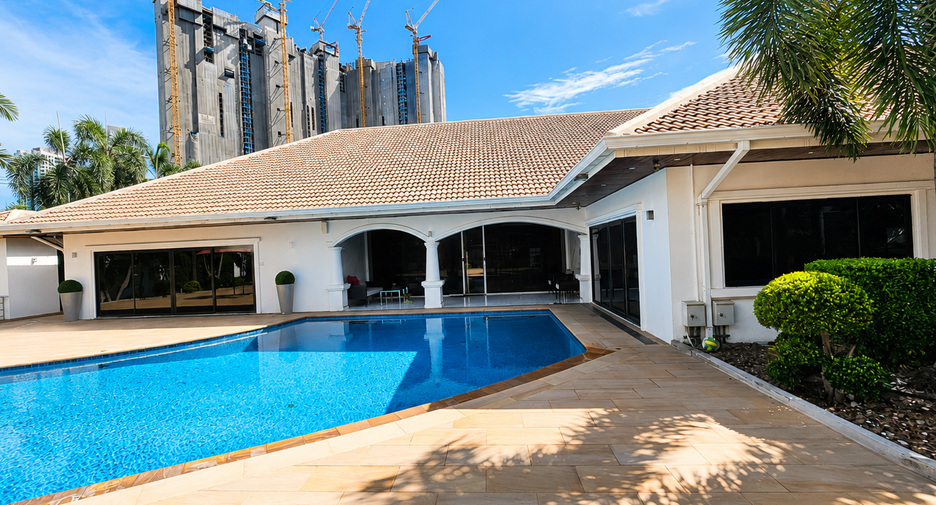 For sale 8 bedrooms house in Jomtien, Pattaya