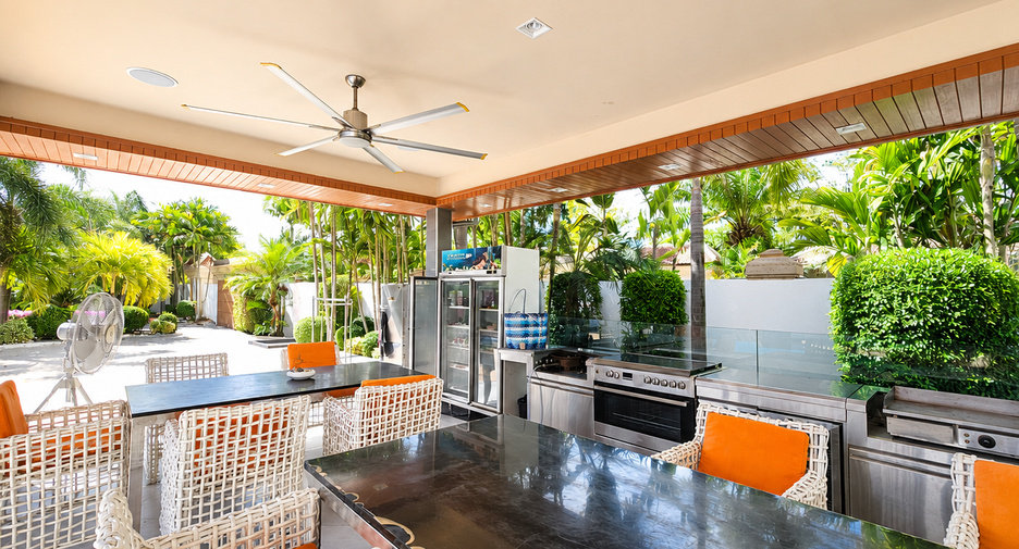 For sale 8 bedrooms house in Jomtien, Pattaya