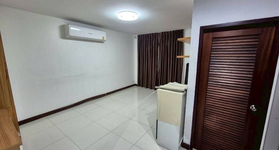 For rent 3 bedrooms townhouse in Phaya Thai, Bangkok