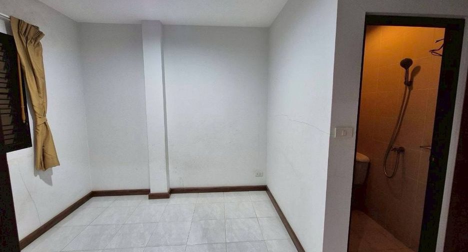 For rent 3 bedrooms townhouse in Phaya Thai, Bangkok