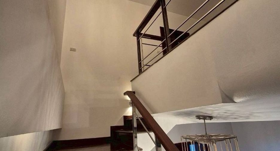 For rent 3 bedrooms townhouse in Phaya Thai, Bangkok