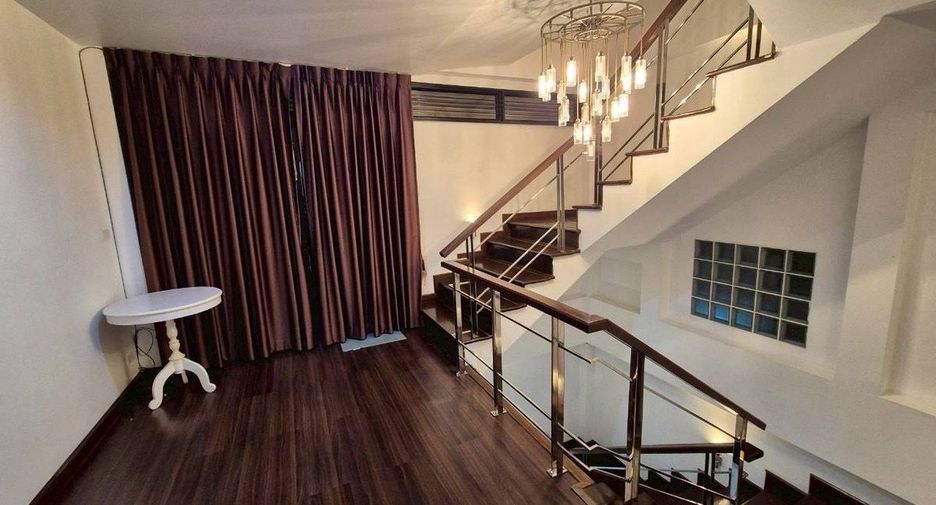 For rent 3 bedrooms townhouse in Phaya Thai, Bangkok