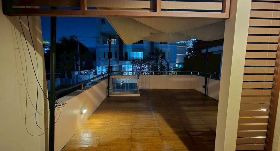 For rent 3 bedrooms townhouse in Phaya Thai, Bangkok