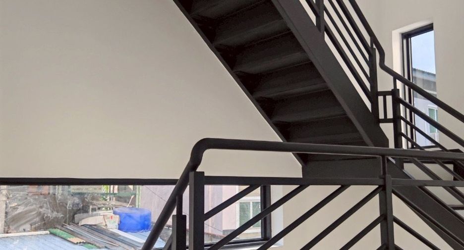For rent and for sale 5 bedrooms townhouse in Wang Thonglang, Bangkok