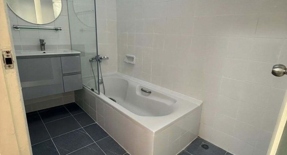 For rent 3 ベッドルーム house in Khlong Toei, Bangkok
