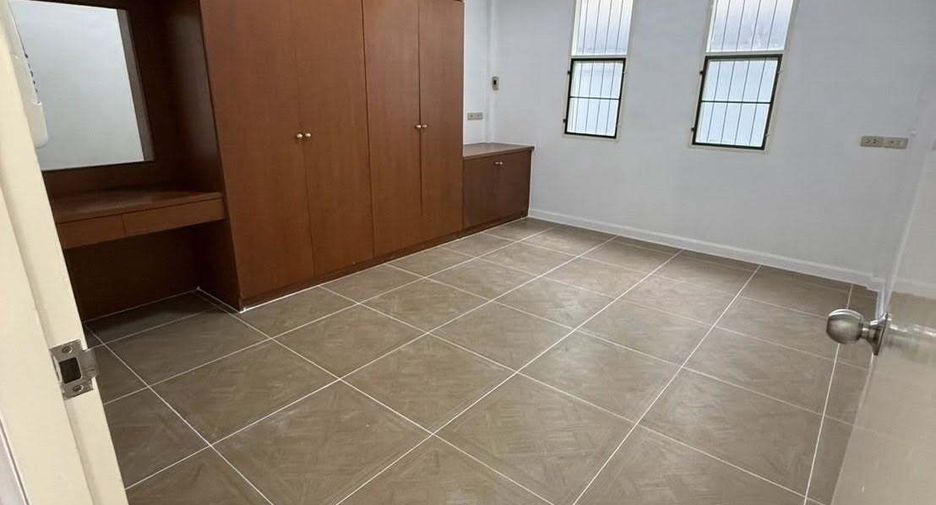 For rent 3 ベッドルーム house in Khlong Toei, Bangkok