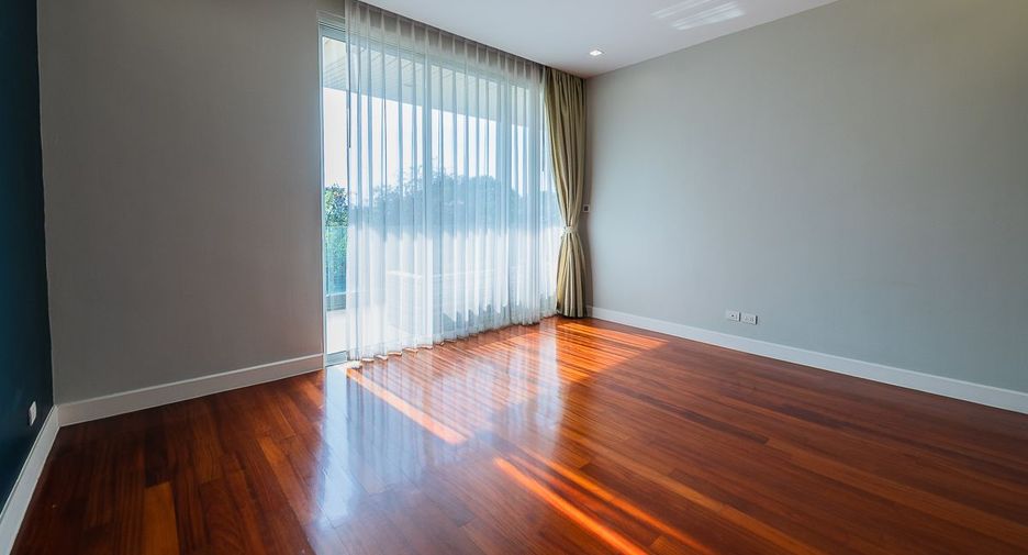 For rent 2 bedrooms condo in North Pattaya, Pattaya