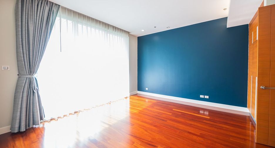 For rent 2 bedrooms condo in North Pattaya, Pattaya