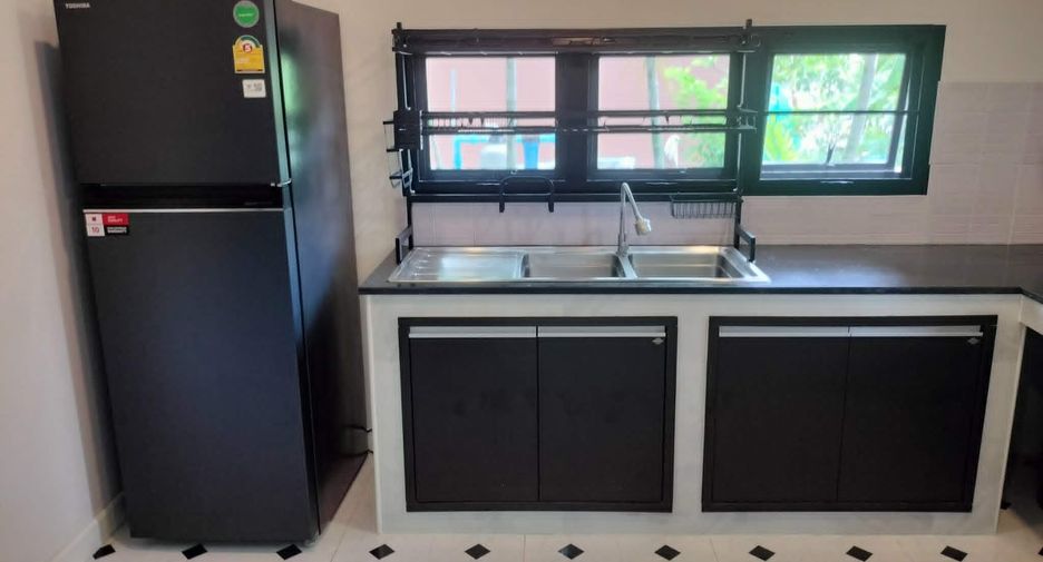 For rent 3 bedrooms townhouse in Mueang Chiang Mai, Chiang Mai