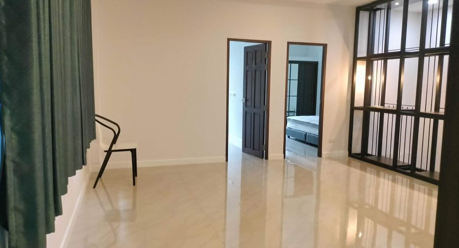 For rent 3 bedrooms townhouse in Mueang Chiang Mai, Chiang Mai