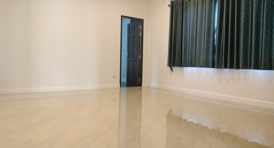 For rent 3 bedrooms townhouse in Mueang Chiang Mai, Chiang Mai
