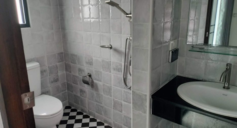For rent 3 bedrooms townhouse in Mueang Chiang Mai, Chiang Mai
