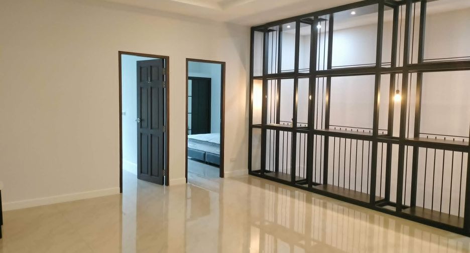 For rent 3 bedrooms townhouse in Mueang Chiang Mai, Chiang Mai