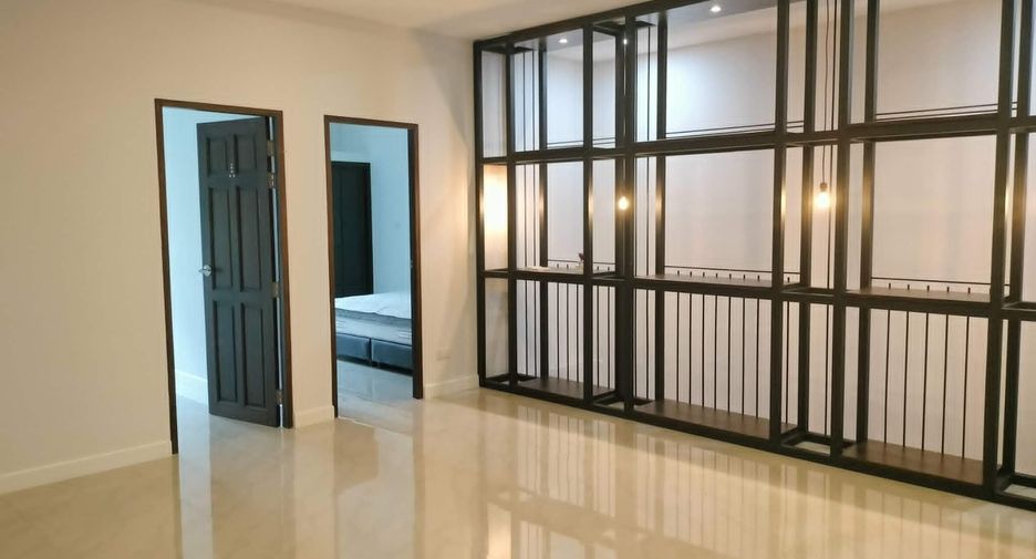 For rent 3 bedrooms townhouse in Mueang Chiang Mai, Chiang Mai