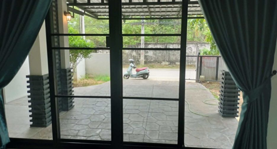 For rent 3 bedrooms townhouse in Mueang Chiang Mai, Chiang Mai