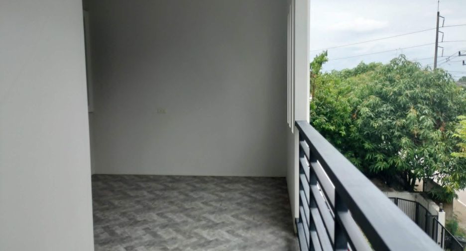 For rent 3 bedrooms townhouse in Mueang Chiang Mai, Chiang Mai