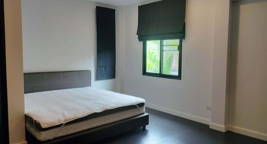 For rent 3 bedrooms townhouse in Mueang Chiang Mai, Chiang Mai