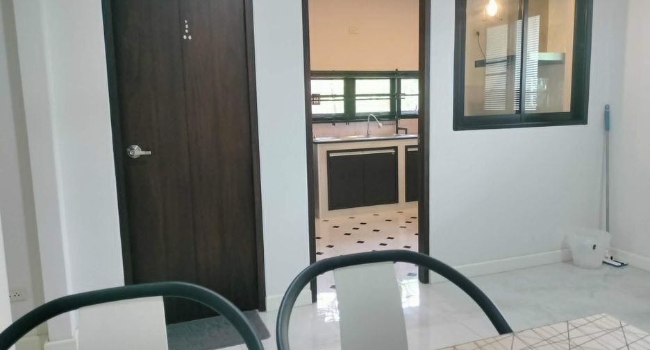 For rent 3 bedrooms townhouse in Mueang Chiang Mai, Chiang Mai