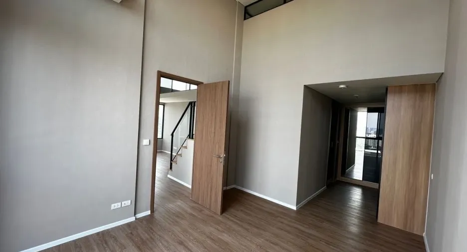 À louer 3 chambres condo à Huai Khwang, Bangkok