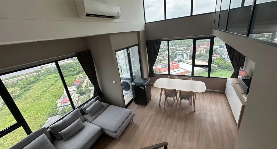 À louer 3 chambres condo à Huai Khwang, Bangkok
