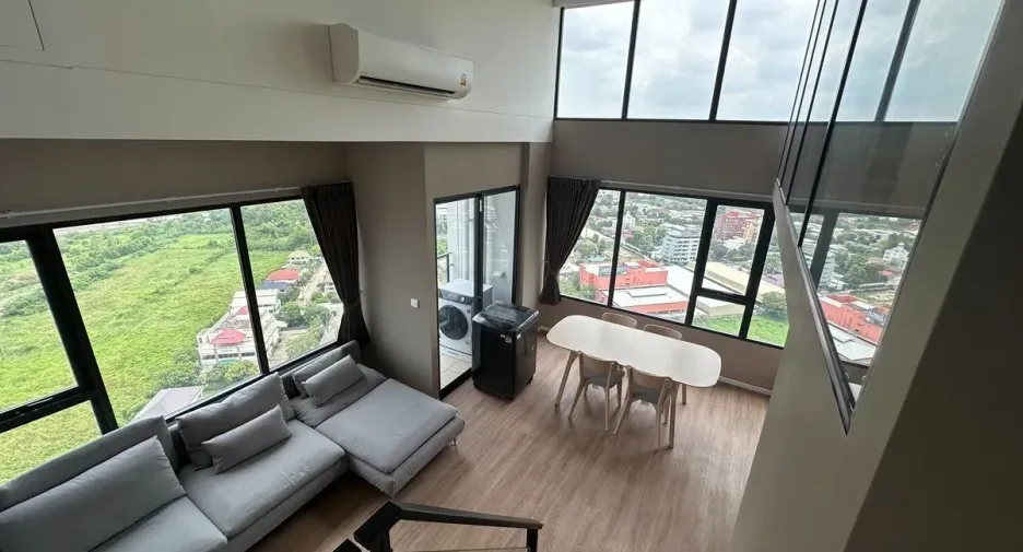 À louer 3 chambres condo à Huai Khwang, Bangkok