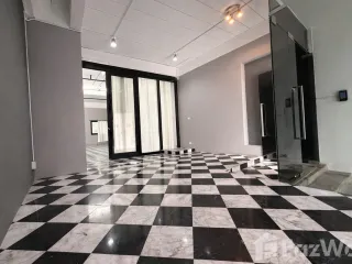 Reihenhaus zur Miete mit 5 Zimmer in Huai Khwang, Bangkok