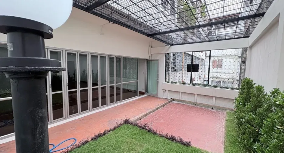 Reihenhaus zum Kauf und zur Miete mit 4 Zimmer in Pathum Wan, Bangkok