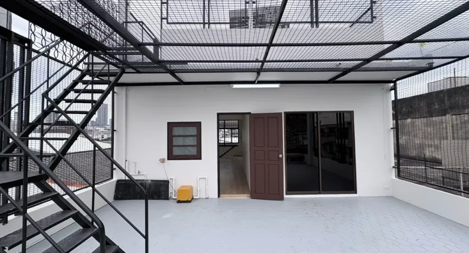 Reihenhaus zum Kauf und zur Miete mit 4 Zimmer in Pathum Wan, Bangkok