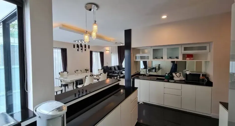 For sale and for rent 6 bedrooms house in Prawet, Bangkok