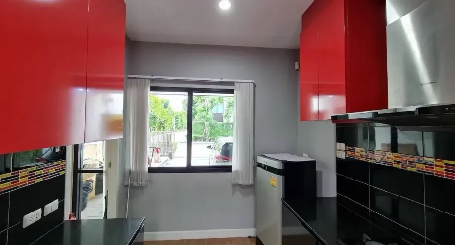 For sale and for rent 6 bedrooms house in Prawet, Bangkok