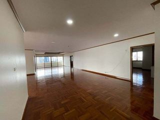 For rent 4 bedrooms condo in Watthana, Bangkok
