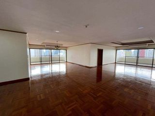 For rent 4 bedrooms condo in Watthana, Bangkok