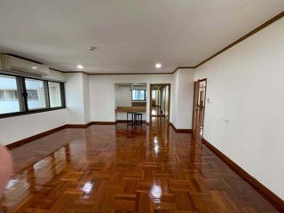 For rent 4 bedrooms condo in Watthana, Bangkok