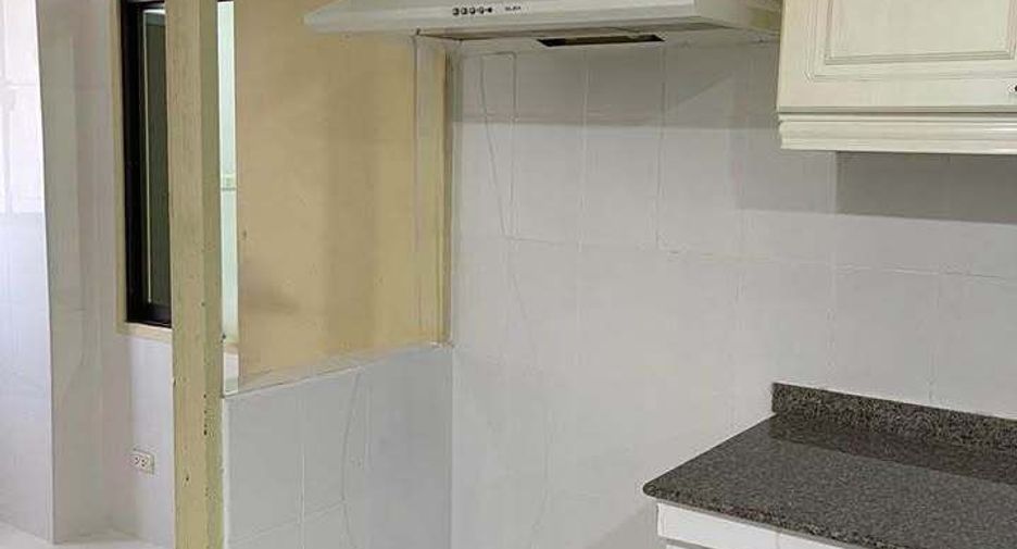 For rent 4 bedrooms condo in Watthana, Bangkok