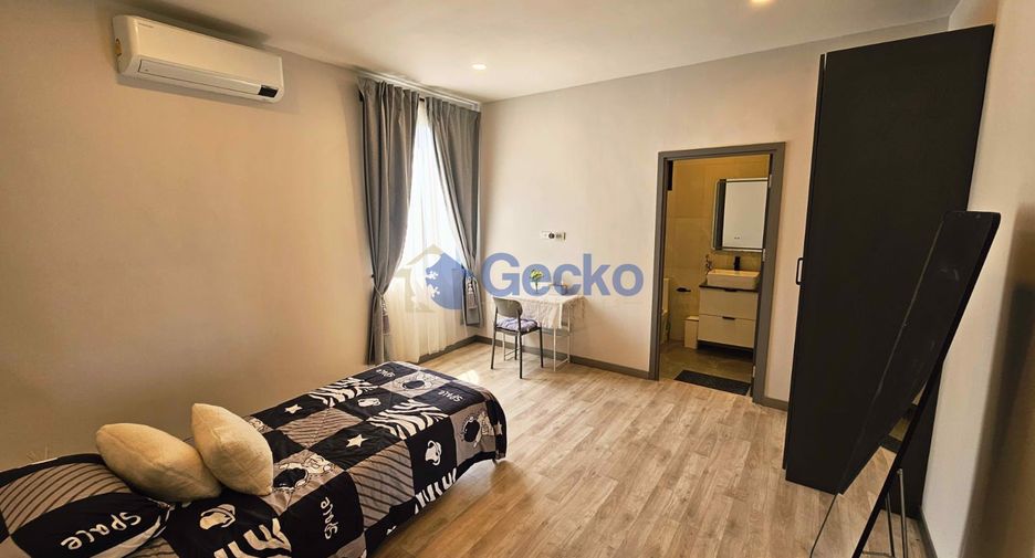 For sale 4 bedrooms house in Huay Yai, Pattaya